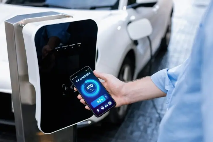 Closeup Progressive Idea Hand Holding Smart Phone Display Ev S Batter Status 31965 144847 - Charge Point Homes